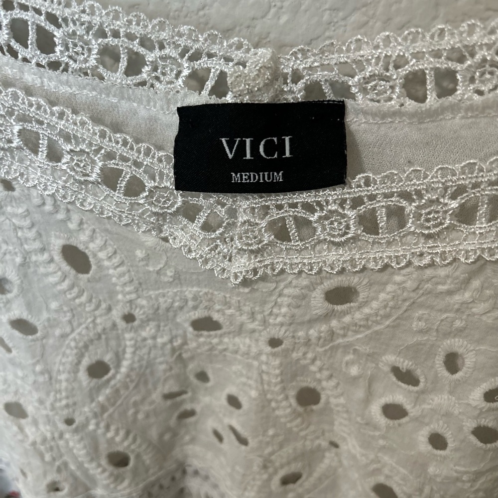 VICI Floral Lace Boho Blouse Size Medium Spring Summer Top - Picture 2 of 6